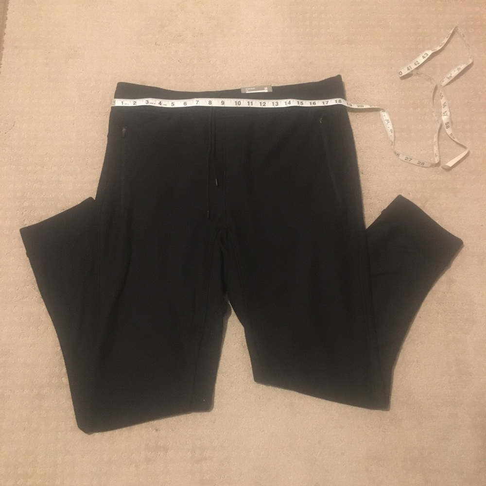 Falls Creek Men’s Size L.Black with two front zipper pockets. - Picture 1 of 4